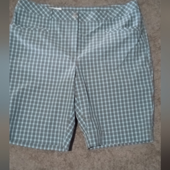 Annika Cutter & Buck women's golf shorts. Size 14, blue and grey plaid - Picture 1 of 3